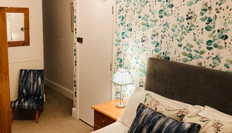 Small Double Room image 2