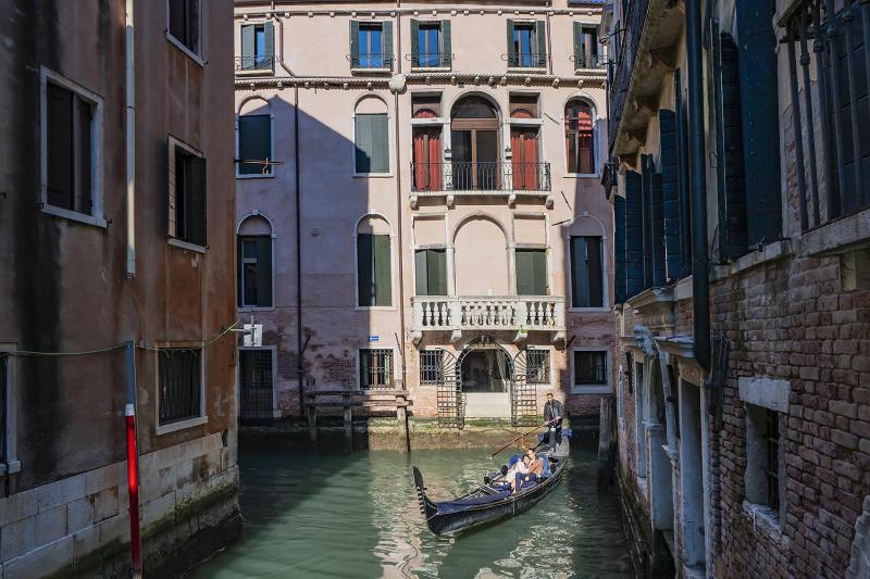 Corte Rubbi 1 A True Canal-side Experience - image 9