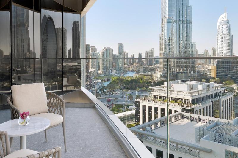 Club Room Burj View - Exclusive Access to Level 54 Infinity Pool & Club Lounge image 1