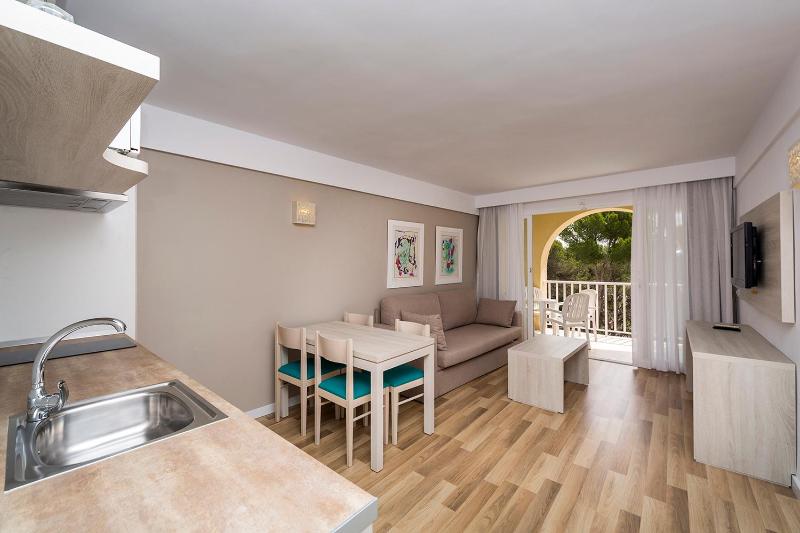 Superior One-Bedroom Apartment with Sea View image 3