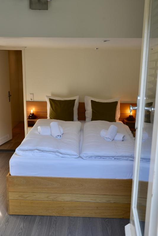 Small Double Room image 4