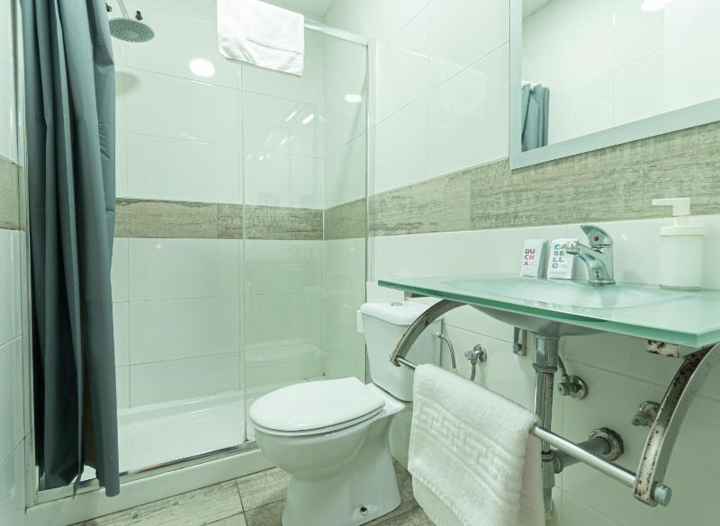 Standard Double Room image 3