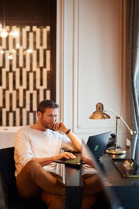 Deluxe Suite image 3