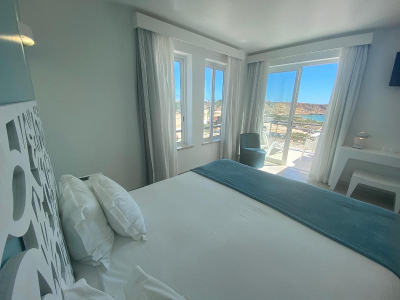 Double Room with Terrace and Ocean View  image 1