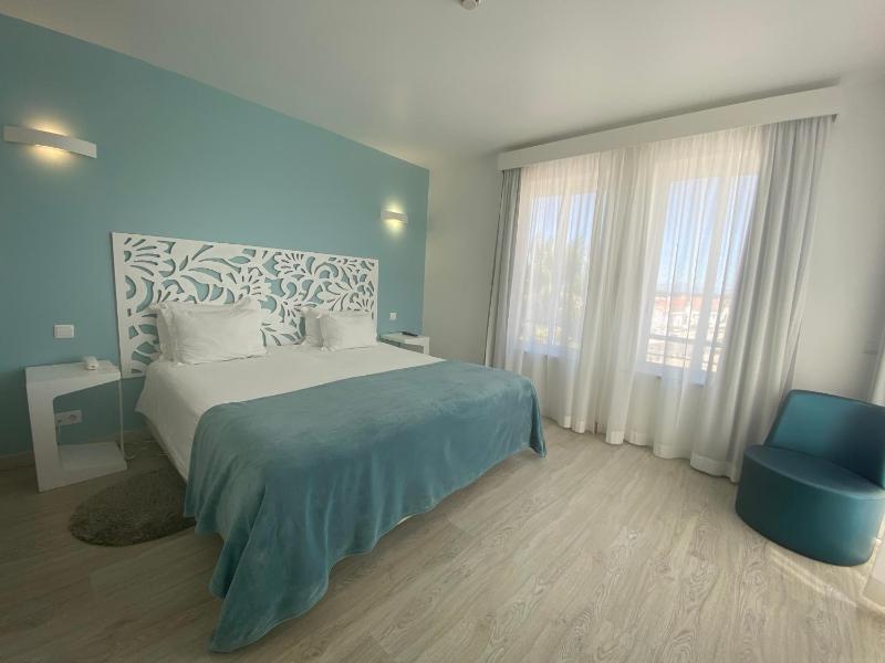 Double Room with Partial Sea View image 1