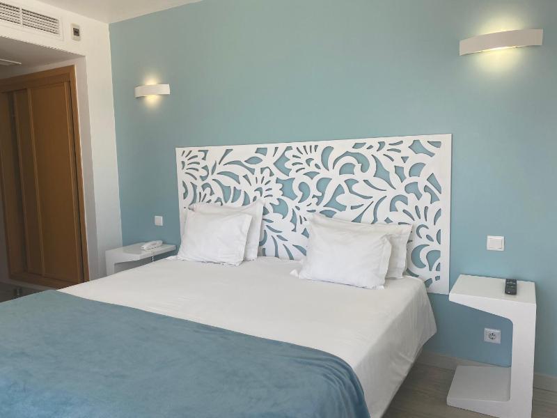 Double Room with Terrace and Land View image 4