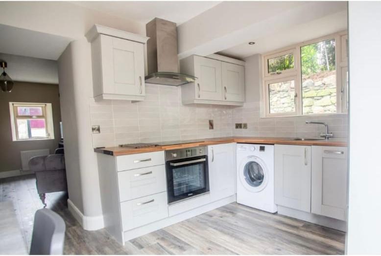 Two-Bedroom Cottage image 4
