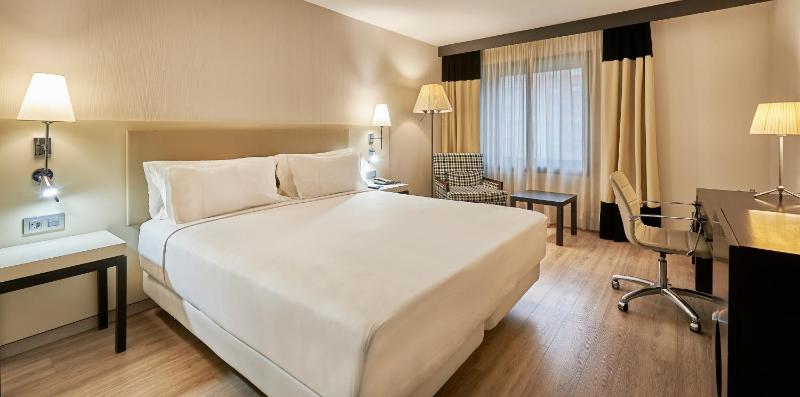 Standard Triple Room image 2