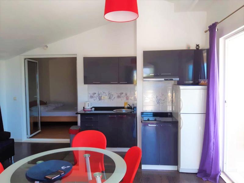 One Bedroom Apartment with Sea View image 3