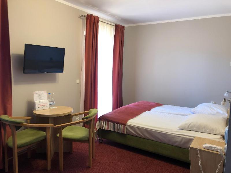 Standard Twin Room with Sofa and Terrace image 3
