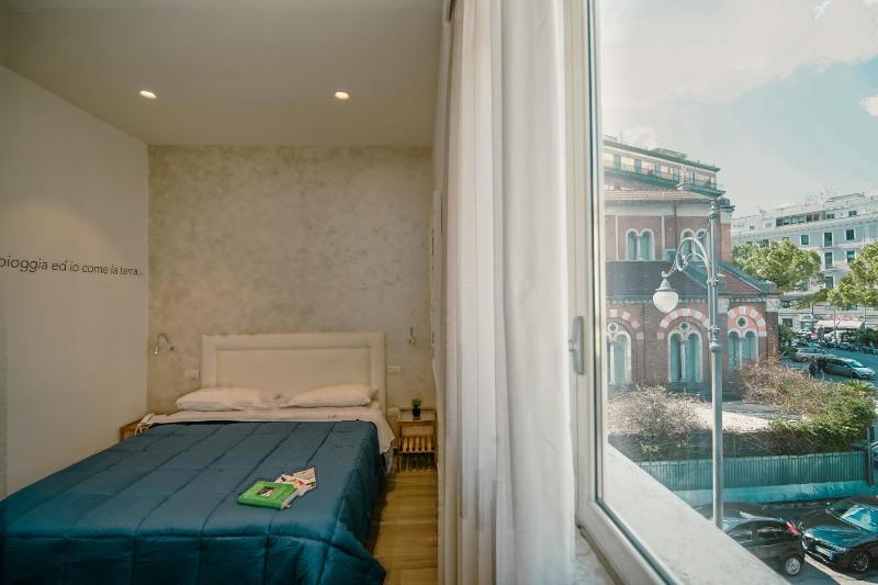 Double Room image 3