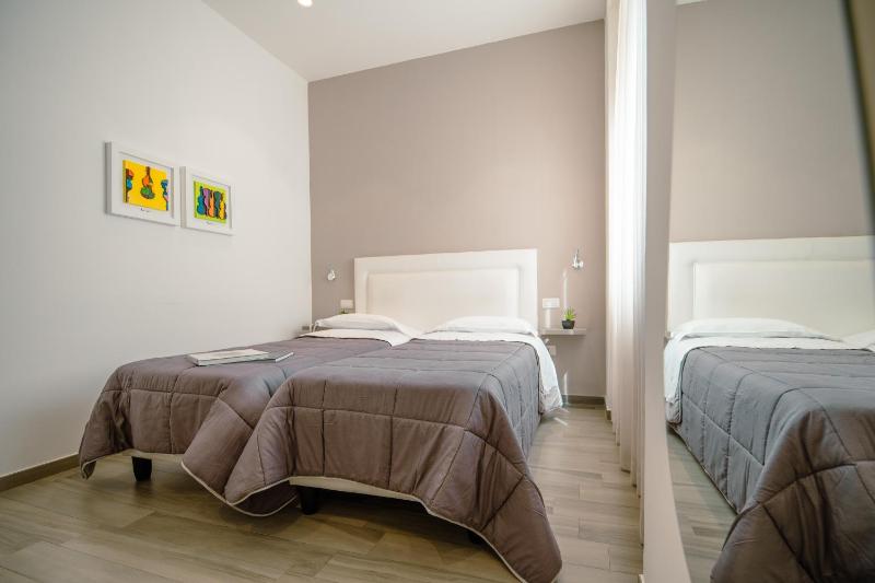 Large Double or Twin Room image 4