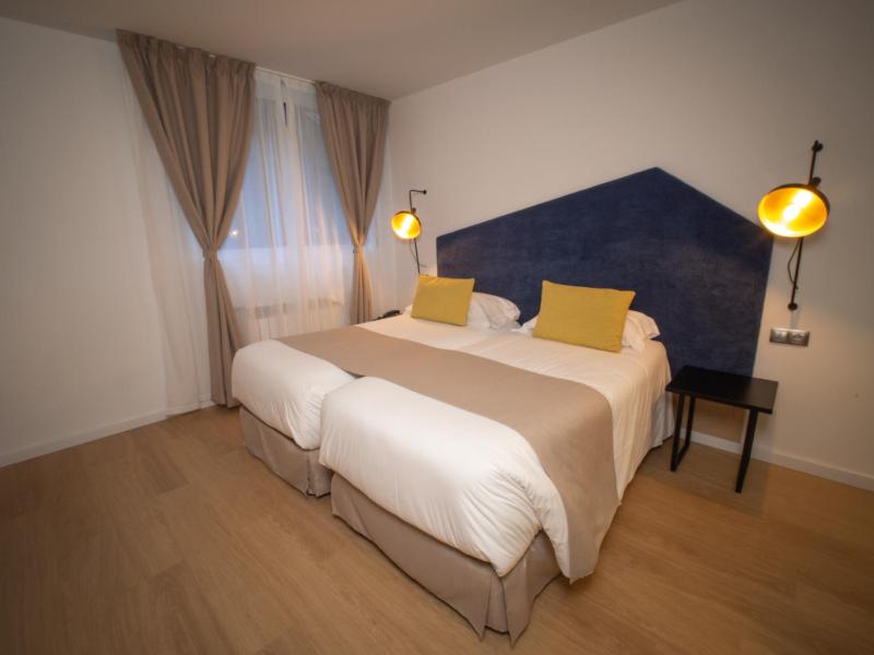 Standard Double or Twin Room image 1