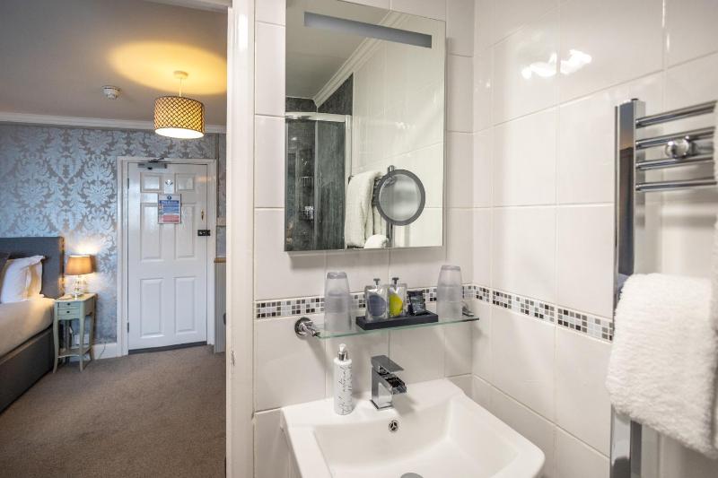 Classic Quadruple Room image 4