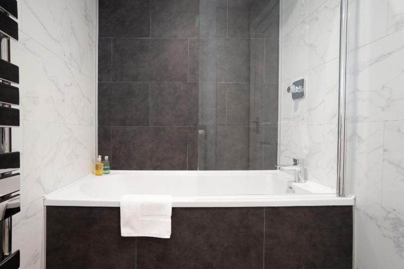 Premier Room 5 image 4