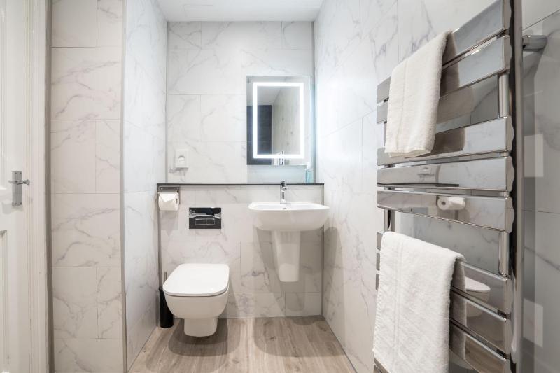 Premier Room 5 image 3