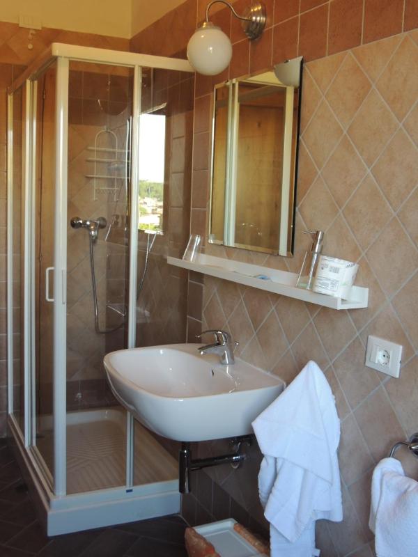 Quadruple Room image 4