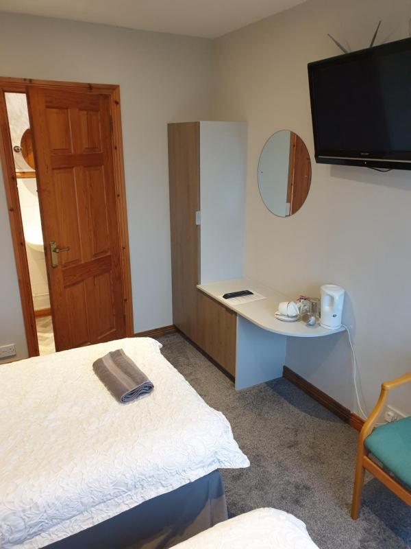 Twin Room image 1