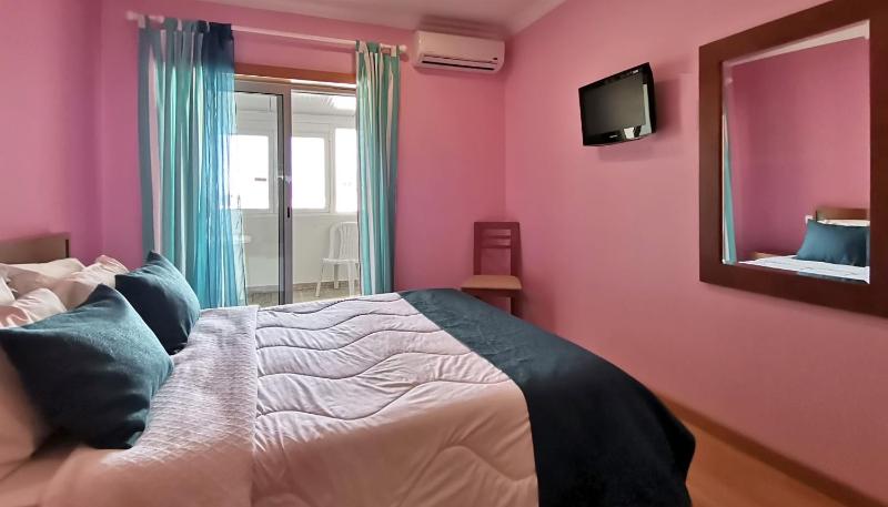 Small Double Room image 3
