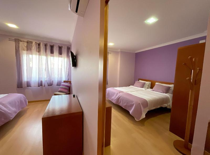Twin Room image 3