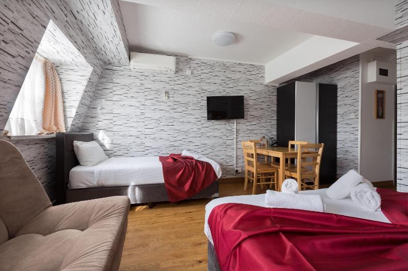 Comfort Triple Room image 4