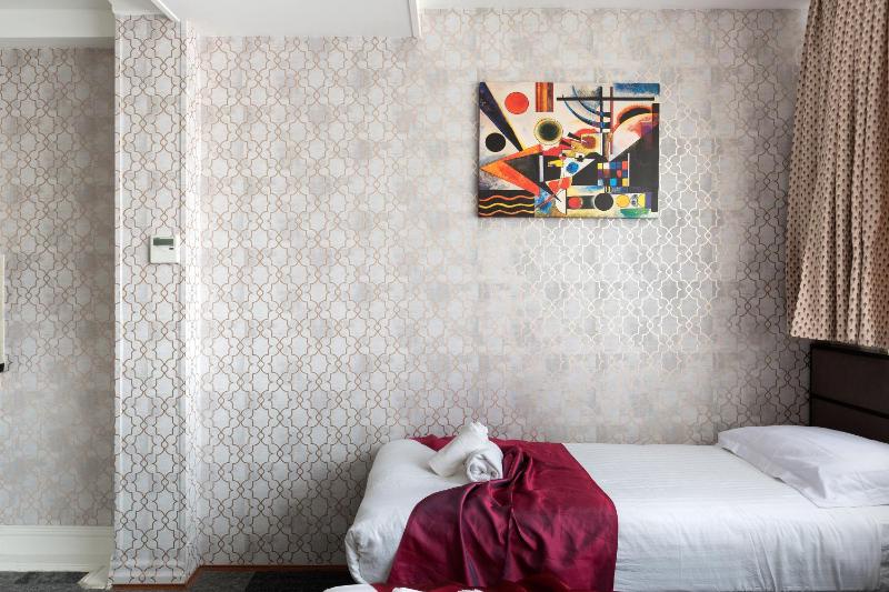 Quadruple Room with Private Bathroom image 2
