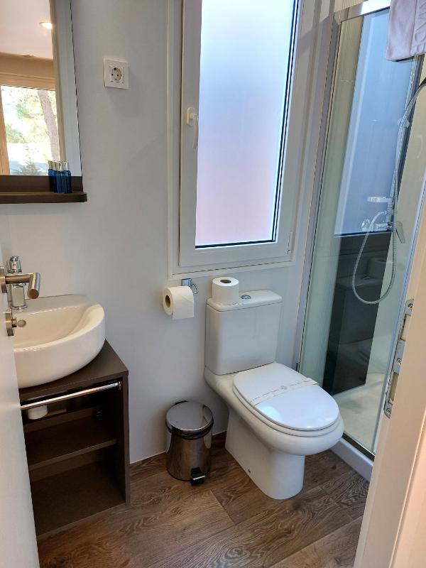 Family Three-Bedroom Mobile Home with Terrace image 2