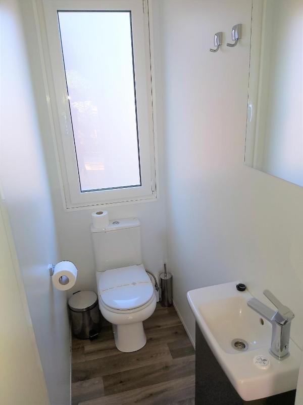 Family Two-Bedroom Mobile Home with Terrace image 2