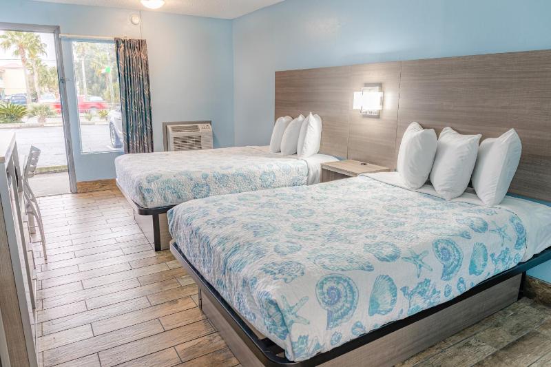 Double Room with Two Double Beds - Non-Smoking image 3
