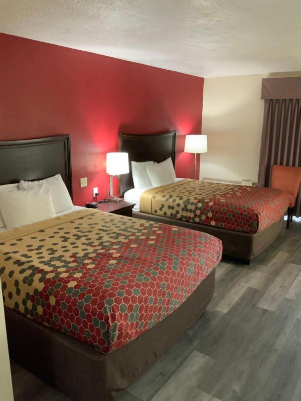 Large Queen Room with Two Queen Beds - Non-Smoking image 2