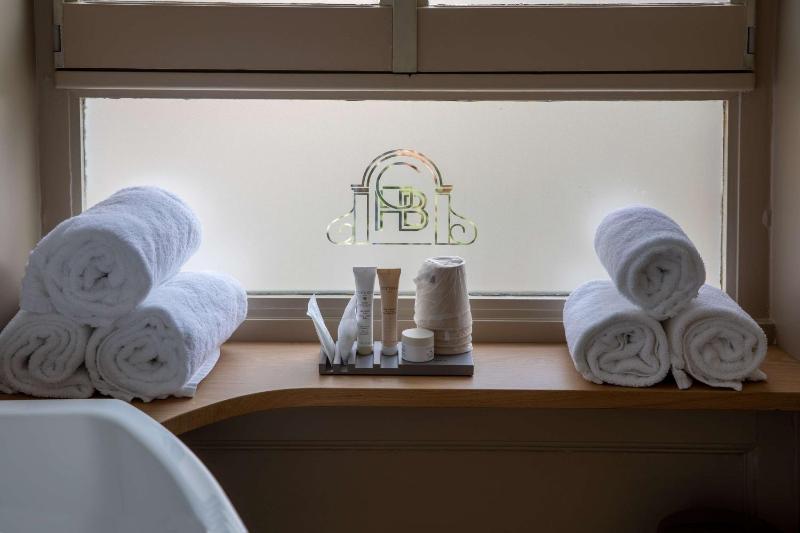 Deluxe Suite image 3