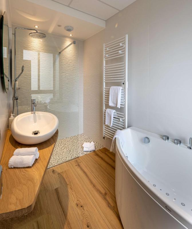 Deluxe Suite image 4