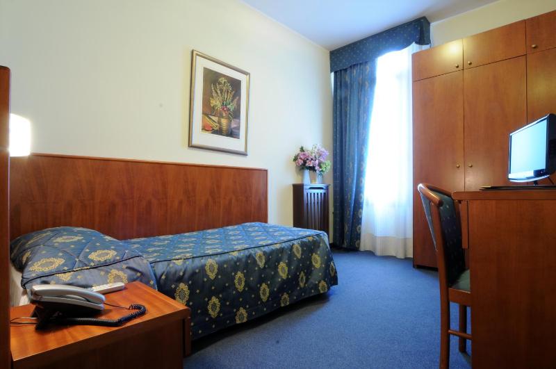 Single Room image 4