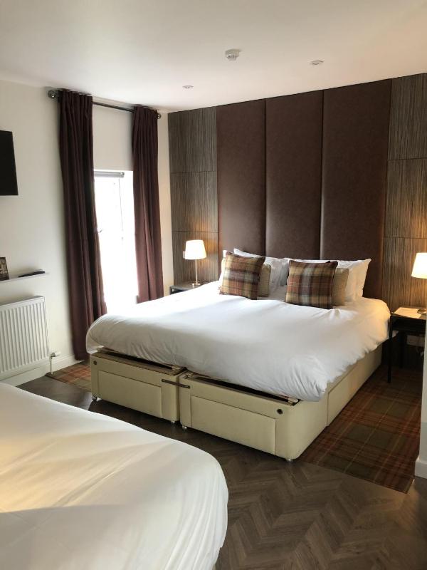 Quadruple Room with Shower image 4