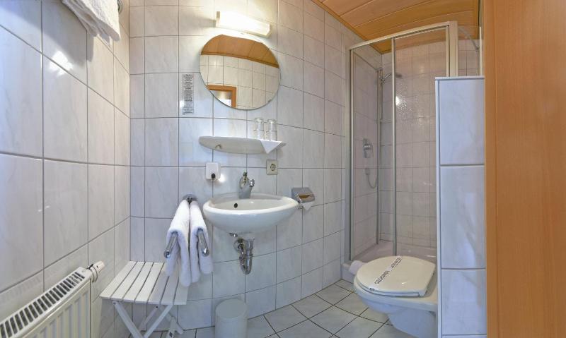 Single Room image 3
