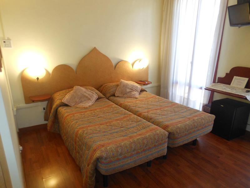 Double or Twin Room with Terrace image 3