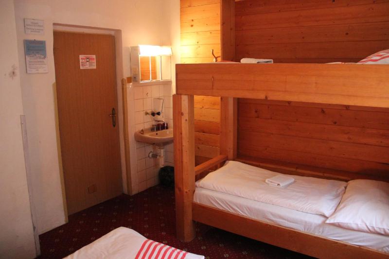 Quadruple Room with Shared Bathroom image 2