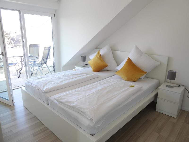 One-Bedroom Apartment image 4