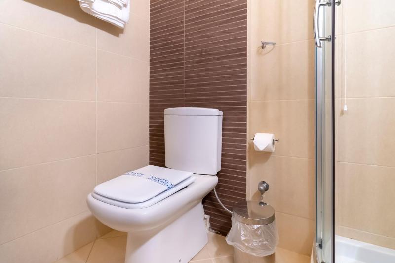 Deluxe Double Room with Sea View image 2