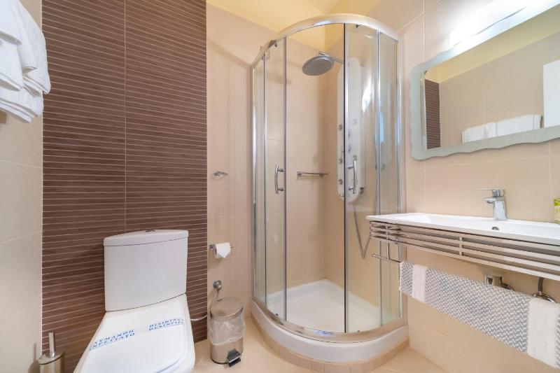 Deluxe Double Room with Sea View image 4