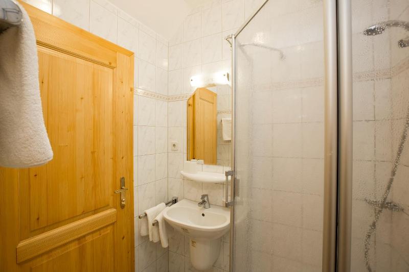 Standard Double Room 5 image 4