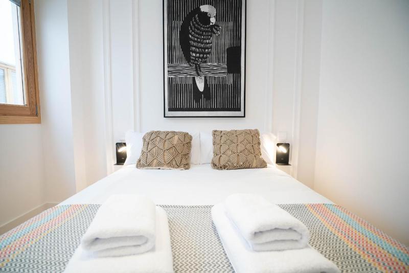Smartr Madrid Gran Via Apartments - image 12