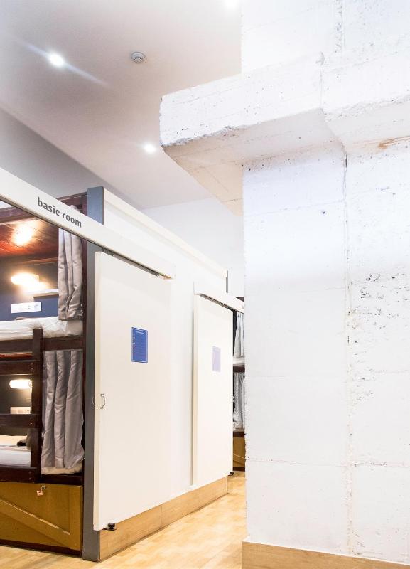 Bed in 4-Bed Mixed Dormitory Room with Private Bathroom image 4