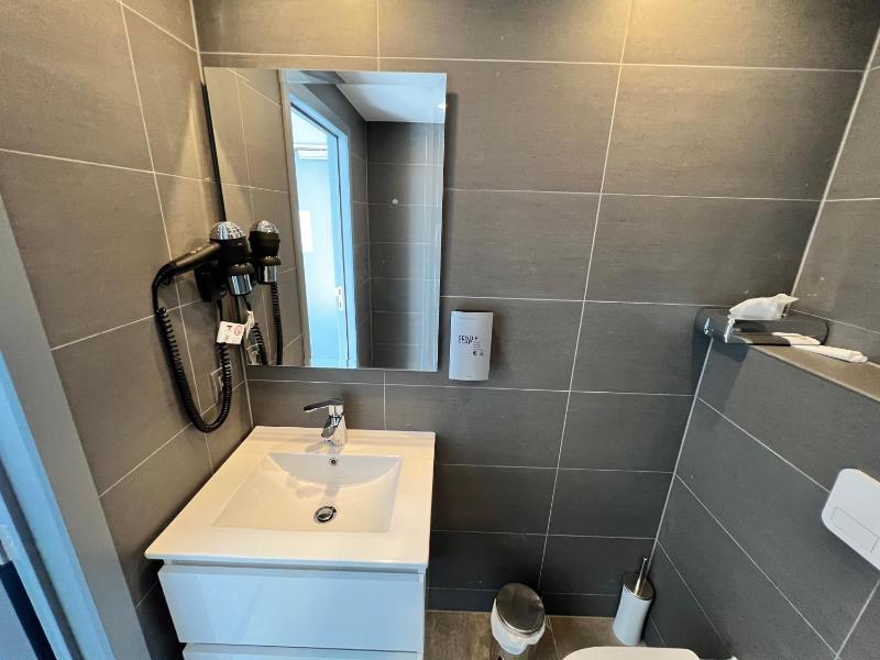 Single Room with Single Bed image 4