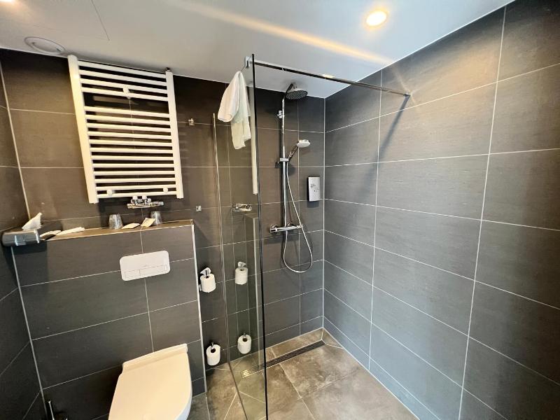 Single Room with Single Bed image 3