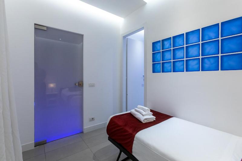 Premium Quadruple Room image 4