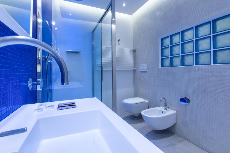 Premium Quadruple Room image 3