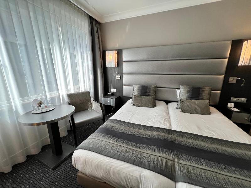 Double Room with Two Single Beds image 3