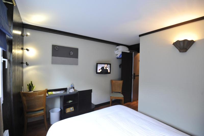 Double Room image 2