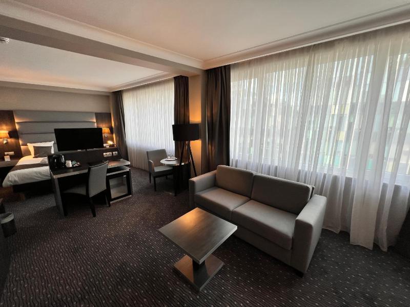 Deluxe Double Room image 2